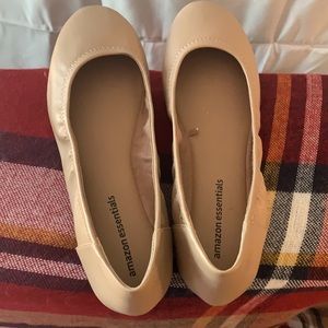 Amazon Essentials Ballet flats size 10W; Beige/Tan